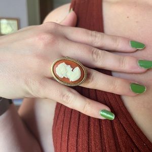 Vintage Avon Cameo ring